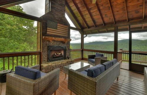 Cherry Log House | Misty Mountain Hideaway- Stunning Mountain Views