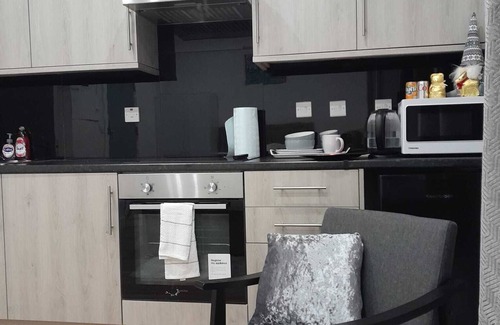 Walpole Apartment | MJ Serviced apartment - West London 55 - Next to Tube Station