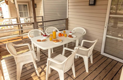 Saint-Yvi House | Mobil-home | Classic XL | 3 Ch. | 6 pers. | Raised terrace | TV