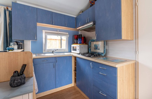 Saint-Gildas-de-Rhuys RV Rental | Mobile Home 'Mobilhome 6 Pers - Pool' with Shared Pool, Shared Terrace and Private Garden