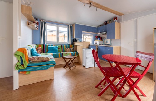 Saint-Gildas-de-Rhuys RV Rental | Mobile Home 'Mobilhome 6 Pers - Pool' with Shared Pool, Shared Terrace and Private Garden
