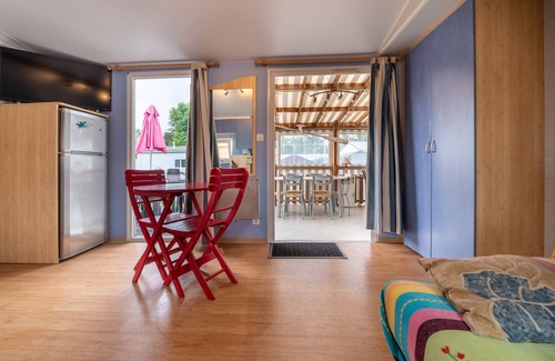 Saint-Gildas-de-Rhuys RV Rental | Mobile Home 'Mobilhome 6 Pers - Pool' with Shared Pool, Shared Terrace and Private Garden