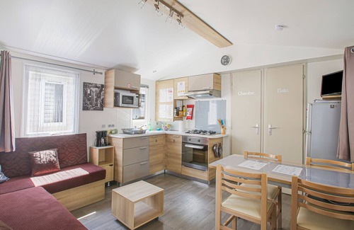 Saint-Jean-de-Monts Ski Chalet | Mobile Home in Saint-Jean near Beach & Pool