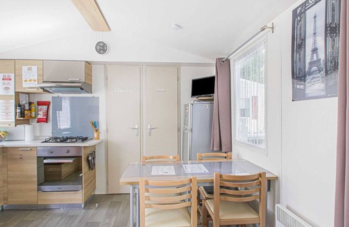 Saint-Jean-de-Monts Ski Chalet | Mobile Home in Saint-Jean near Beach & Pool