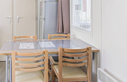 Saint-Jean-de-Monts Ski Chalet | Mobile Home in Saint-Jean near Beach & Pool