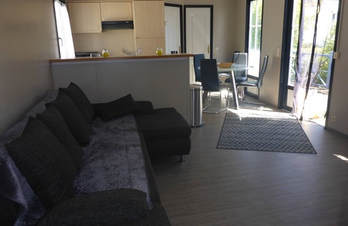 Les Cabanes de Fleury House | Mobile home (2 bedrooms) in Les Mûriers with a spacious terrace