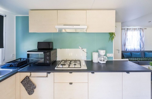 Seignosse RV Rental | Mobile Home 'Camping Les Oyats' with Shared Pool, Private Terrace and Private Garden