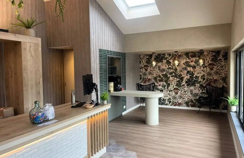 Kaatsheuvel House | Mobile-home | Comfort | 2 Bedrooms | Sleeps 4 | Raised terrace | A/C