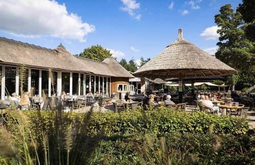 Kaatsheuvel House | Mobile-home | Comfort | 2 Bedrooms | Sleeps 4 | Raised terrace | A/C