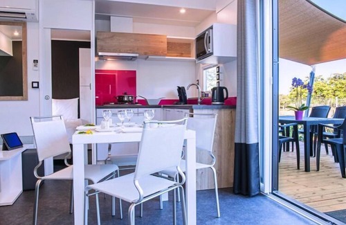 Les Cabanes de Fleury House | Mobile Home in Domaine Les Mûriers