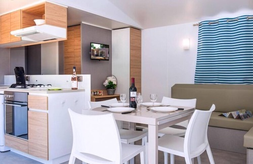 Les Cabanes de Fleury House | Mobile Home in Domaine Les Mûriers