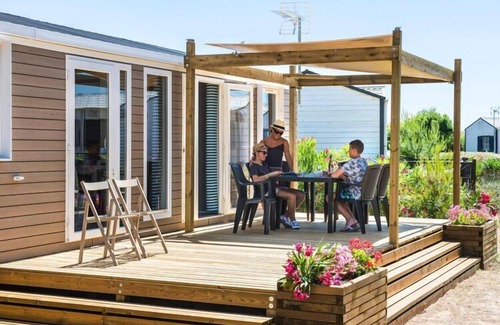 Les Cabanes de Fleury House | Mobile Home in Domaine Les Mûriers