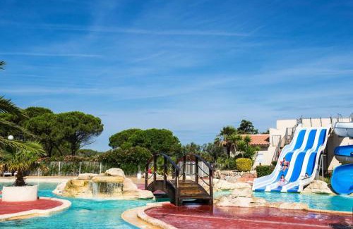 Les Cabanes de Fleury House | Mobile home with terrace at Domaine Les Mûriers, Vendres-Plage