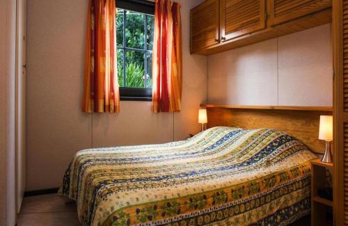 Les Cabanes de Fleury House | Mobile home with terrace at Domaine Les Mûriers, Vendres-Plage
