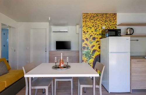 Monterol House | Mobilehome with terrace by the pool
