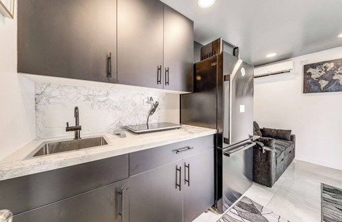 West Park Apartment | Mod Bungalow w/Ultra-Private Outdoor Hang Space!