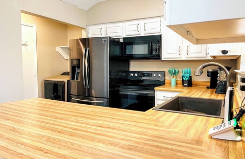 Saginaw House | Mod Vibes Near FW Stockyards | Saginaw Getaway