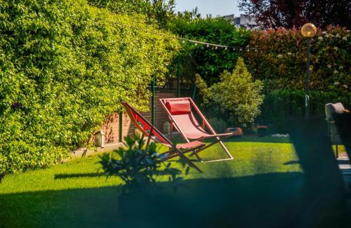 San Faustino-Madonnina-Quattroville Apartment | Modena Garden Retreat, 5 min dal centro con Garage