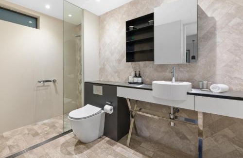 Surry Hills Apartment | Modern 1-Bed with Balcony in Bustling Surry Hills