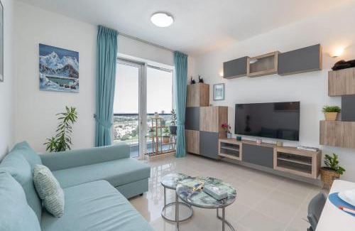 Dubai Sports City Apartment | Modern 1-Bed with Scenic Golf Course View