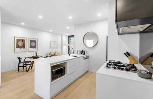 Footscray Apartment | Modern 1-Bedroom Apartment in Delightful Footscray with Wi-Fi and Study Nook