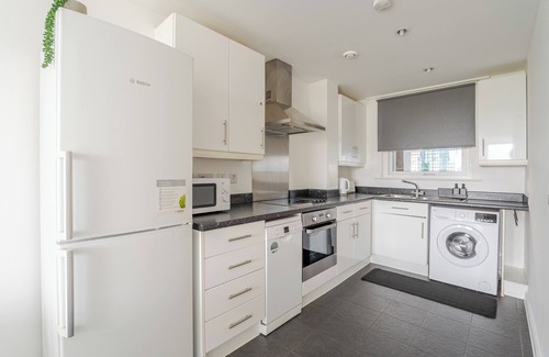 Tottenham Hale Apartment | Modern 1-bedroom apartment in London with great transport link