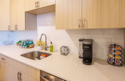 Bayonne Apartment | Modern 1 Bedroom Beauty. mins away from the airport, hospitals & NYC