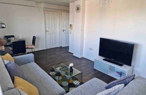 Handforth Apartment | Modern 1-bedroom flat close to Manchester Airport