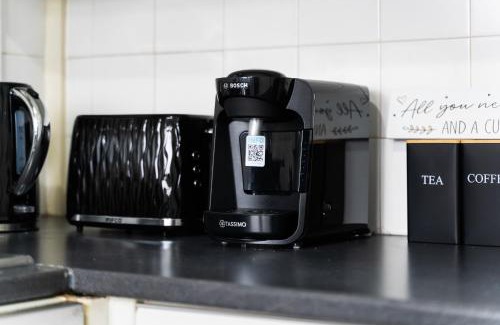 Ferndale Apartment | Modern 1-Bedroom Stockwell Apartment 15 mins to Central London - Perfect Base for Exploring London