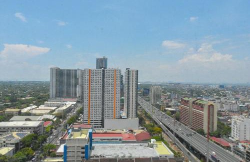 Pio del Pilar Apartment | Modern 1-BR with Balcony & FREE Parking in Makati CBD