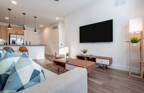 Hancock Apartment | Modern 1Bd/1Ba Apt near UT & DT
