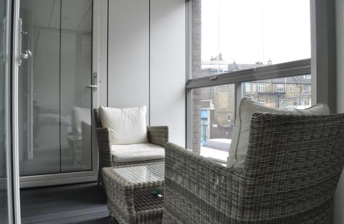 Ferndale Apartment | Modern 1BD Flat w Balcony Heart of Brixton