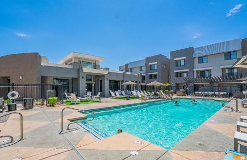 Glendale Sports and Entertainment District Apartment | Modern 1BD Walk to Westgate Pool Gym WD