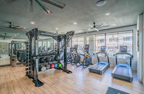 Glendale Sports and Entertainment District Apartment | Modern 1BD Walk to Westgate Pool Gym WD