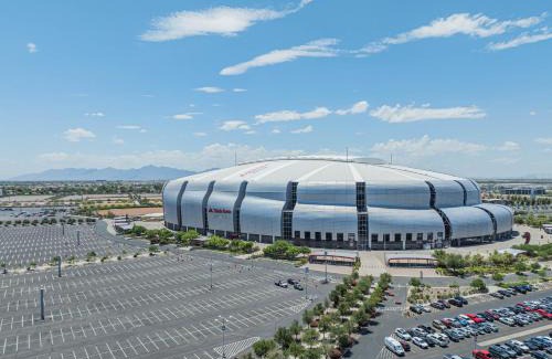 Glendale Sports and Entertainment District Apartment | Modern 1BD Walk to Westgate Pool Gym WD