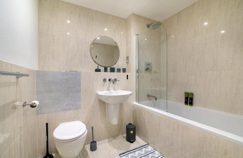 Birmingham Hotel | Modern 1BR Apartment near Edgbaston Cricket Ground