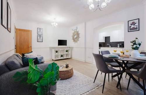 Bread Street Apartment | Modern 1BR by the Thames & Walk to St. Paul’s