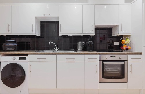 Bread Street Apartment | Modern 1BR by the Thames & Walk to St. Paul’s