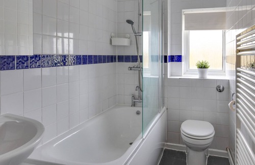 Harlow Apartment | Modern 1BR Gem: Stylish Flat in Harlow