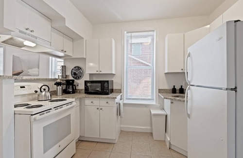 Germantown Apartment | Modern 1BR in East Germantown