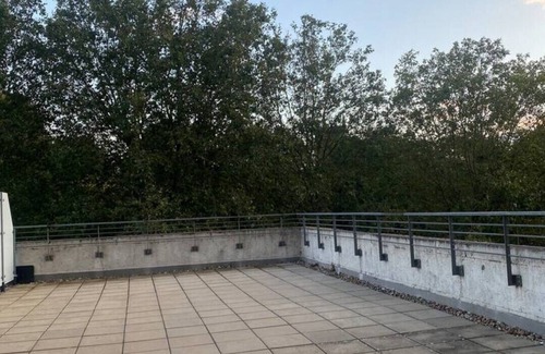 Copers Cope Apartment | Modern 2 Bed Apartment Next To Station + Parking