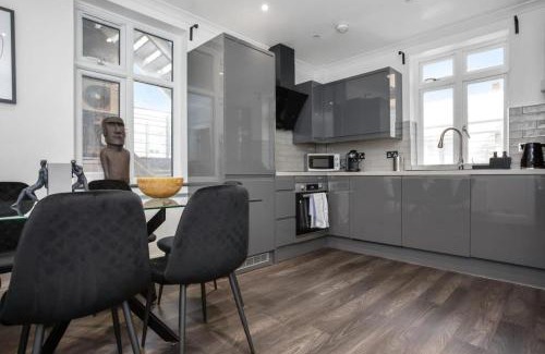 Camden Town with Primrose Hill Apartment | Modern 2 Bed Apartment in Prime Camden Sleeps 6