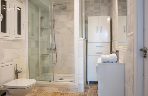 Ciudad Lineal Apartment | Modern 2 Bed Apartment near Las Ventas