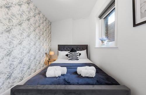 Frognal and Fitzjohns Apartment | Modern 2 Bed Apartment - Sleeps 5 - Near London Zoo, Camden Market, Primrose Hill - Central London - NW3 Finchley Road