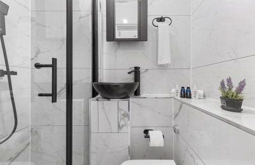 Frognal and Fitzjohns Apartment | Modern 2 Bed Apartment - Sleeps 5 - Near London Zoo, Camden Market, Primrose Hill - Central London - NW3 Finchley Road