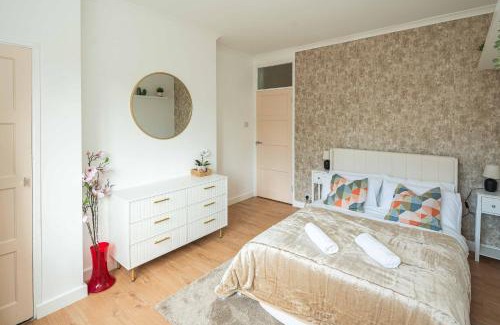 Vauxhall Apartment | Modern 2-Bed Apartment with Superfast Wi-Fi Near Vauxhall & Nine Elms Stations