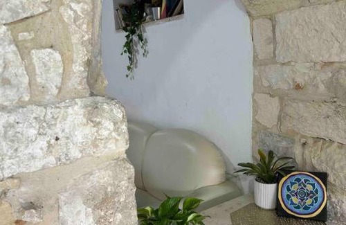 Safed Old City Apartment | Modern 2-Bed Cave on HaAri