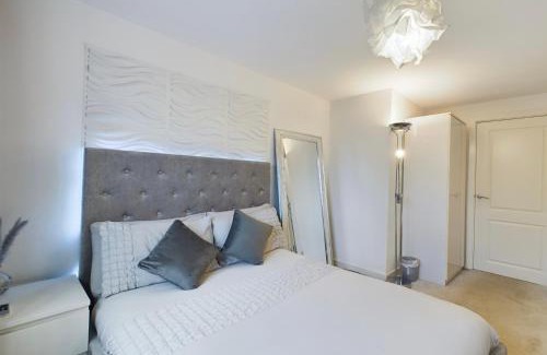 Landore Apartment | Modern 2 bed city apartment with private parking