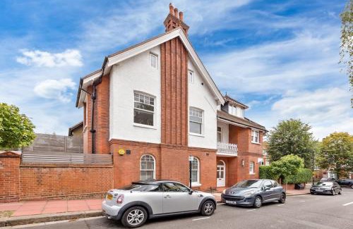 West Hampstead Apartment | Modern 2 Bed Flat - Sleeps 6 - With Garden - West Hempstead - Near Station