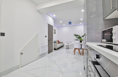 Cathays House | Modern 2 Bed House - Sleeps 4